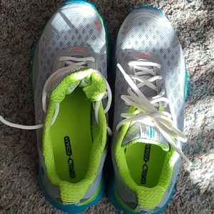 Under Armor athletic shoes 7